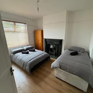 Maison d'hôtes Very Nice Triple At 2 Iveragh Rd-5, Dublin